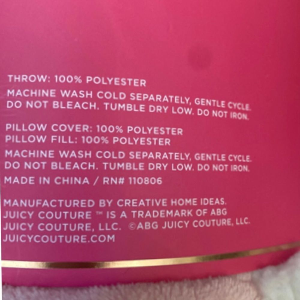**SOLD** Juicy Couture Pet Plush Throw & Bone Shaped Sherpa Pillow Set for Dogs - Picture 11 of 16